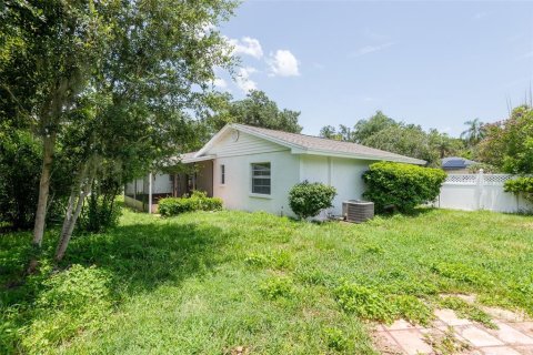 House in Seffner, Florida 4 bedrooms, 163.32 sq.m. № 2207205 - photo 27