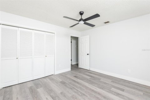 House in Seffner, Florida 4 bedrooms, 163.32 sq.m. № 2207205 - photo 18