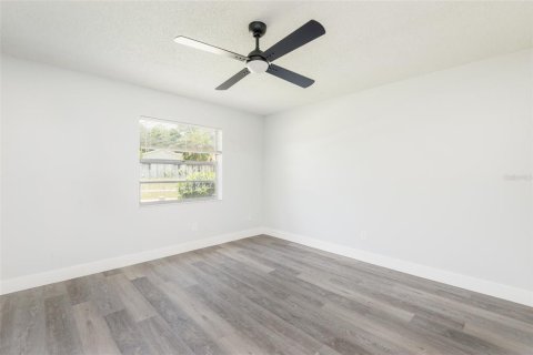 House in Seffner, Florida 4 bedrooms, 163.32 sq.m. № 2207205 - photo 17