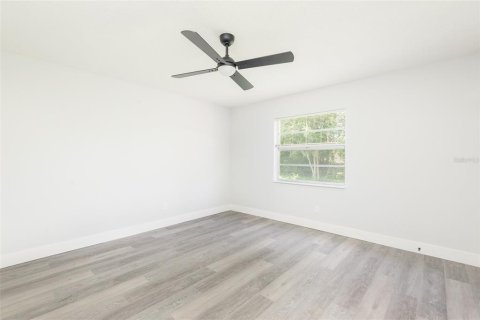 House in Seffner, Florida 4 bedrooms, 163.32 sq.m. № 2207205 - photo 19