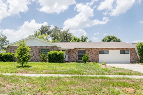 House in Seffner, Florida 4 bedrooms, 163.32 sq.m. № 2207205