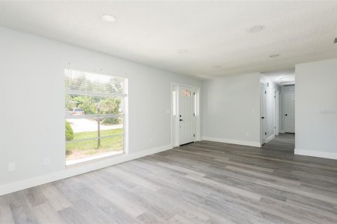 House in Seffner, Florida 4 bedrooms, 163.32 sq.m. № 2207205 - photo 3