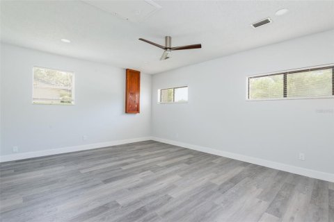 House in Seffner, Florida 4 bedrooms, 163.32 sq.m. № 2207205 - photo 8