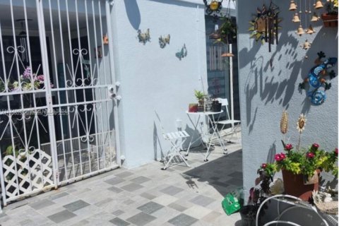 Townhouse in Miami, Florida 3 bedrooms, 132.85 sq.m. № 1741258 - photo 4