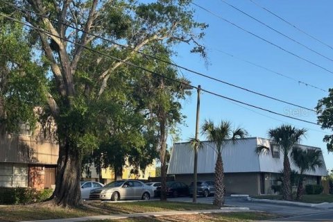 Commercial property in New Port Richey, Florida 6 bedrooms, 315.12 sq.m. № 1631075 - photo 2