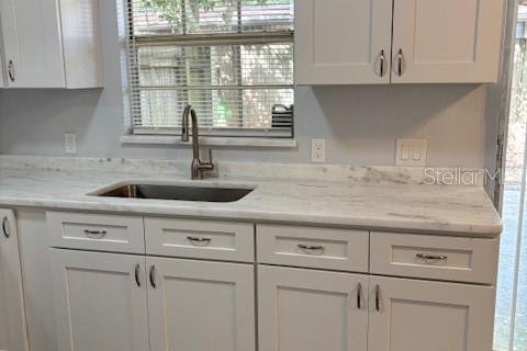 Commercial property in New Port Richey, Florida 6 bedrooms, 315.12 sq.m. № 1631075 - photo 4