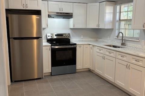 Commercial property in New Port Richey, Florida 6 bedrooms, 315.12 sq.m. № 1631075 - photo 3