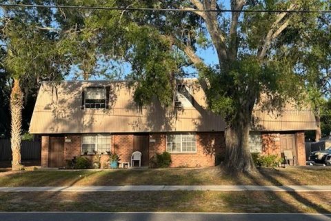 Commercial property in New Port Richey, Florida 6 bedrooms, 315.12 sq.m. № 1631075 - photo 1