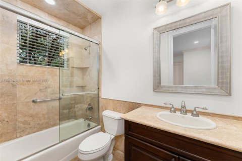 House in Pinecrest, Florida 6 bedrooms, 556.67 sq.m. № 1964904 - photo 18