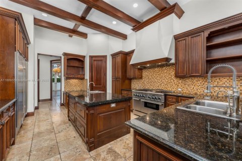House in Pinecrest, Florida 6 bedrooms, 556.67 sq.m. № 1964904 - photo 12