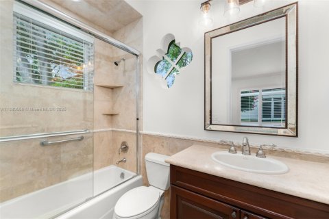 House in Pinecrest, Florida 6 bedrooms, 556.67 sq.m. № 1964904 - photo 20
