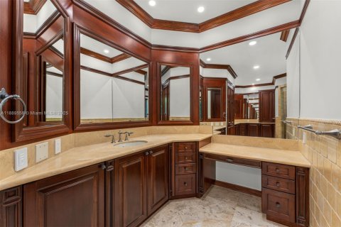 House in Pinecrest, Florida 6 bedrooms, 556.67 sq.m. № 1964904 - photo 16