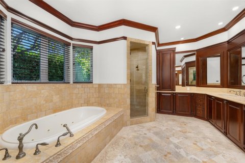 House in Pinecrest, Florida 6 bedrooms, 556.67 sq.m. № 1964904 - photo 15