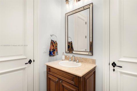 House in Pinecrest, Florida 6 bedrooms, 556.67 sq.m. № 1964904 - photo 22