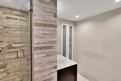 Condominio en venta en Miami Beach, Florida, 2 dormitorios, 88.26 m2 № 2052018 - foto 16