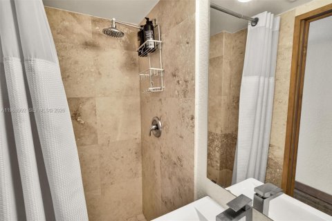 Condominio en venta en Miami Beach, Florida, 2 dormitorios, 88.26 m2 № 2052018 - foto 21