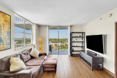 Condominio en venta en Miami Beach, Florida, 2 dormitorios, 88.26 m2 № 2052018 - foto 7