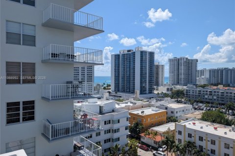 Condominio en venta en Miami Beach, Florida, 2 dormitorios, 88.26 m2 № 2052018 - foto 23