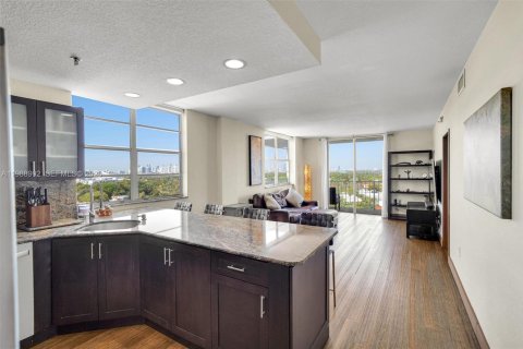 Condominio en venta en Miami Beach, Florida, 2 dormitorios, 88.26 m2 № 2052018 - foto 2