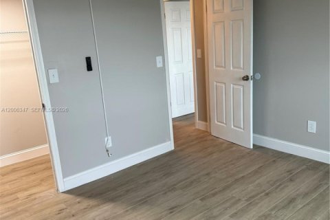 Снять в аренду кондоминиум в Хомстед, Флорида 2 спальни, 99.87м2, № 2069456 - фото 7