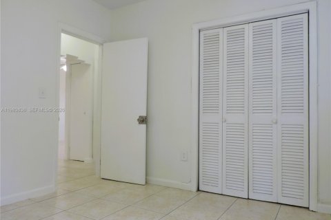 Villa ou maison à louer à Miami, Floride: 2 chambres, 177.91 m2 № 2043672 - photo 12