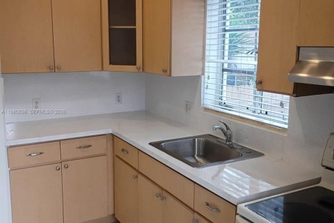 Villa ou maison à louer à Miami, Floride: 2 chambres, 177.91 m2 № 2043672 - photo 8