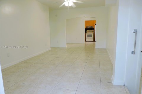 Villa ou maison à louer à Miami, Floride: 2 chambres, 177.91 m2 № 2043672 - photo 3