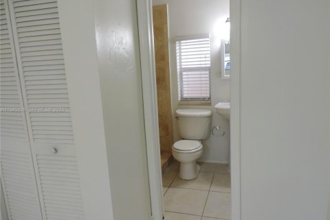 Villa ou maison à louer à Miami, Floride: 2 chambres, 177.91 m2 № 2043672 - photo 19