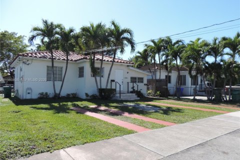 Villa ou maison à Miami, Floride 2 chambres, 177.91 m2 № 2043672