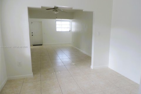 Villa ou maison à louer à Miami, Floride: 2 chambres, 177.91 m2 № 2043672 - photo 6