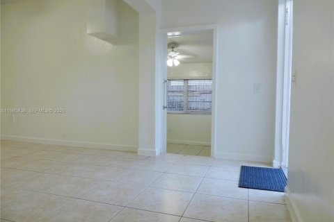 Villa ou maison à louer à Miami, Floride: 2 chambres, 177.91 m2 № 2043672 - photo 18
