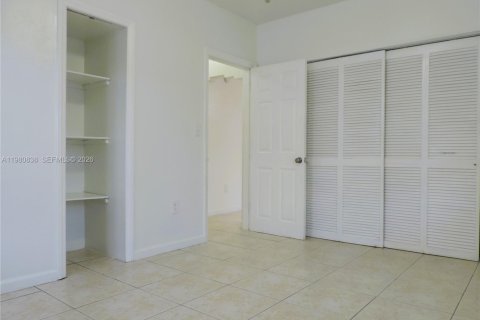 Villa ou maison à louer à Miami, Floride: 2 chambres, 177.91 m2 № 2043672 - photo 10