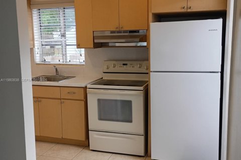 Villa ou maison à louer à Miami, Floride: 2 chambres, 177.91 m2 № 2043672 - photo 9