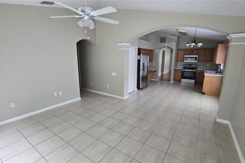 Casa en venta en Wesley Chapel, Florida, 4 dormitorios, 181.72 m2 № 2094429 - foto 2