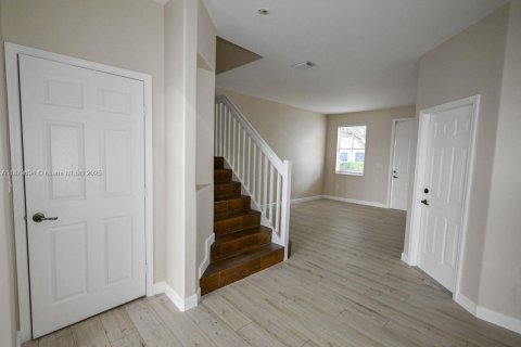 Townhouse in Doral, Florida 4 bedrooms, 175.96 sq.m. № 1977744 - photo 5