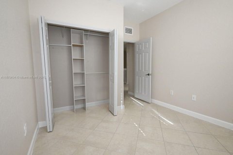 Townhouse in Doral, Florida 4 bedrooms, 175.96 sq.m. № 1977744 - photo 19