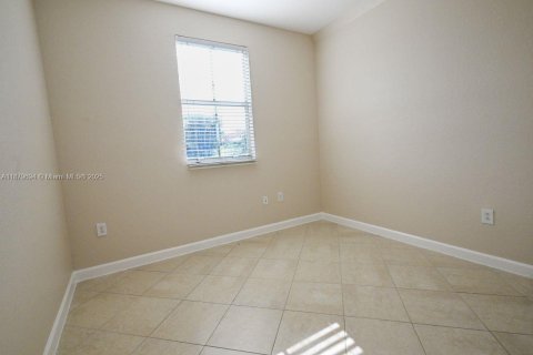 Townhouse in Doral, Florida 4 bedrooms, 175.96 sq.m. № 1977744 - photo 18