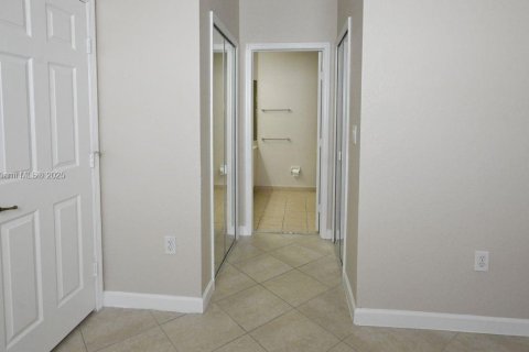 Townhouse in Doral, Florida 4 bedrooms, 175.96 sq.m. № 1977744 - photo 11