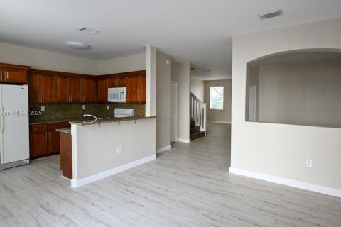 Townhouse in Doral, Florida 4 bedrooms, 175.96 sq.m. № 1977744 - photo 8
