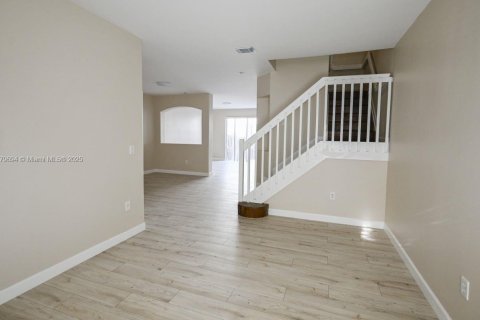 Townhouse in Doral, Florida 4 bedrooms, 175.96 sq.m. № 1977744 - photo 2