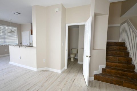 Townhouse in Doral, Florida 4 bedrooms, 175.96 sq.m. № 1977744 - photo 7