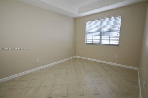 Townhouse in Doral, Florida 4 bedrooms, 175.96 sq.m. № 1977744 - photo 10