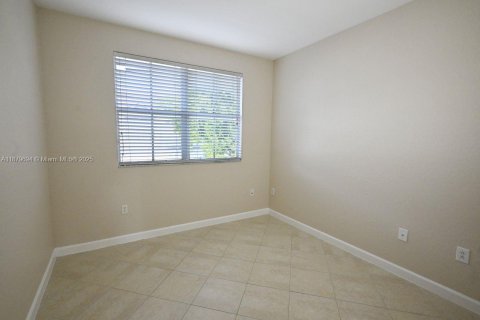 Townhouse in Doral, Florida 4 bedrooms, 175.96 sq.m. № 1977744 - photo 13