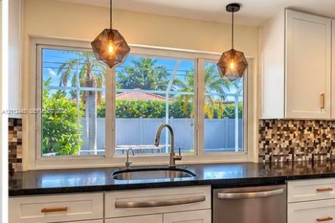 Villa ou maison à louer à Fort Lauderdale, Floride: 3 chambres, 157.66 m2 № 2431433 - photo 5