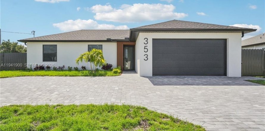 Дом в Кейп-Корал, Флорида 3 спальни, 124.67м2 № 2003161