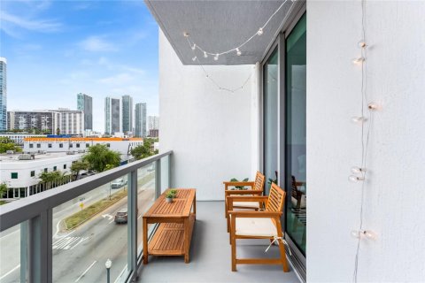 Condo in Miami, Florida, 1 bedroom  № 2042402 - photo 3