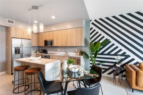 Condo in Miami, Florida, 1 bedroom  № 2042402 - photo 5