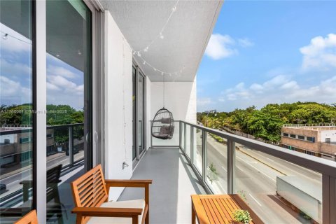 Condo in Miami, Florida, 1 bedroom  № 2042402 - photo 4