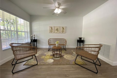 Casa en venta en Fort Lauderdale, Florida, 3 dormitorios, 115.38 m2 № 2265501 - foto 3