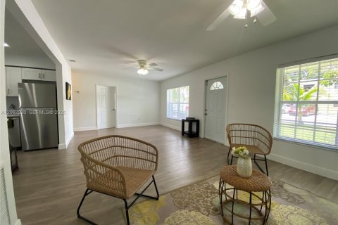 Casa en venta en Fort Lauderdale, Florida, 3 dormitorios, 115.38 m2 № 2265501 - foto 10